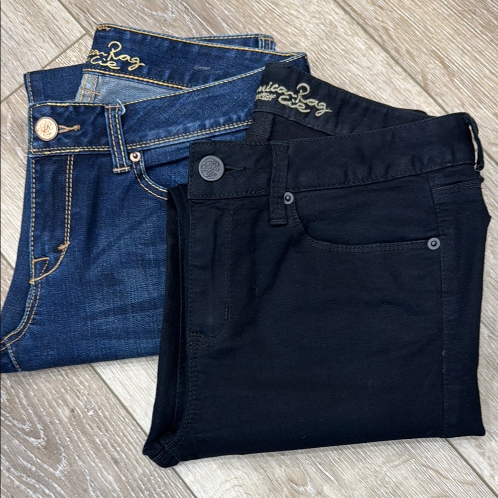 NWOT! Chic Women's Jeans - Black and Blue